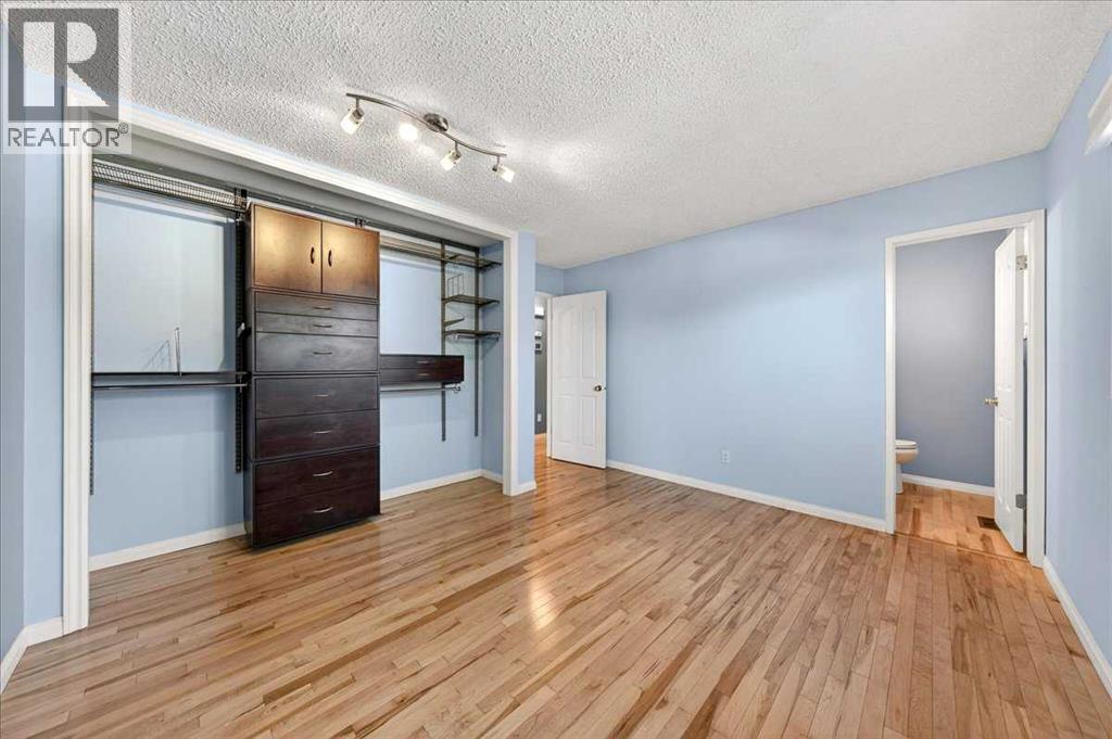 215 Pinegrove Close Ne, Calgary, Alberta  T1Y 1L4 - Photo 17 - A2292033