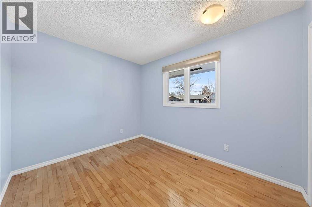 215 Pinegrove Close Ne, Calgary, Alberta  T1Y 1L4 - Photo 21 - A2292033