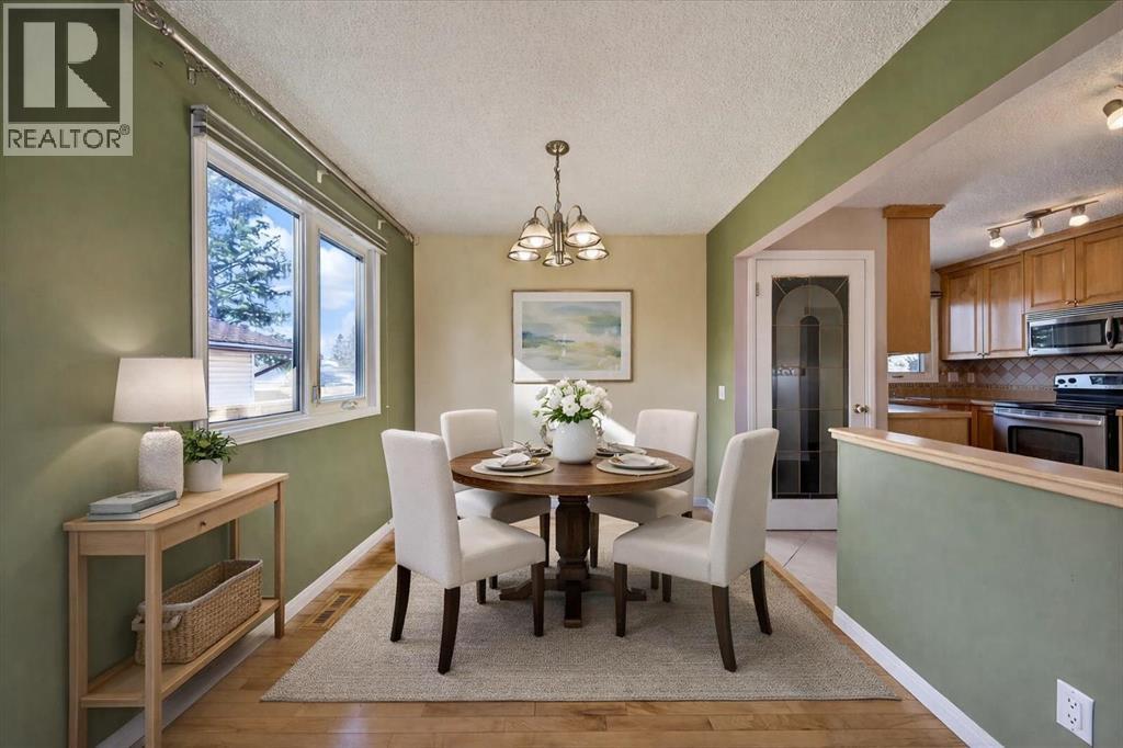 215 Pinegrove Close Ne, Calgary, Alberta  T1Y 1L4 - Photo 8 - A2292033