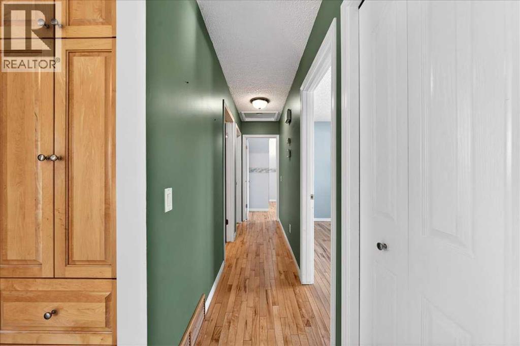 215 Pinegrove Close Ne, Calgary, Alberta  T1Y 1L4 - Photo 15 - A2292033