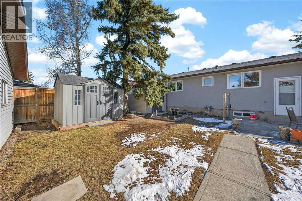 215 Pinegrove Close Ne, Calgary, Alberta  T1Y 1L4 - Photo 30 - A2292033