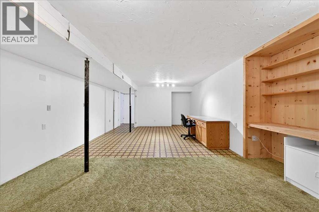 215 Pinegrove Close Ne, Calgary, Alberta  T1Y 1L4 - Photo 33 - A2292033