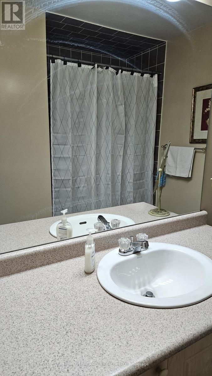 Upper - 25 Oliti Court, Toronto, Ontario  M9L 3A3 - Photo 12 - W12883450