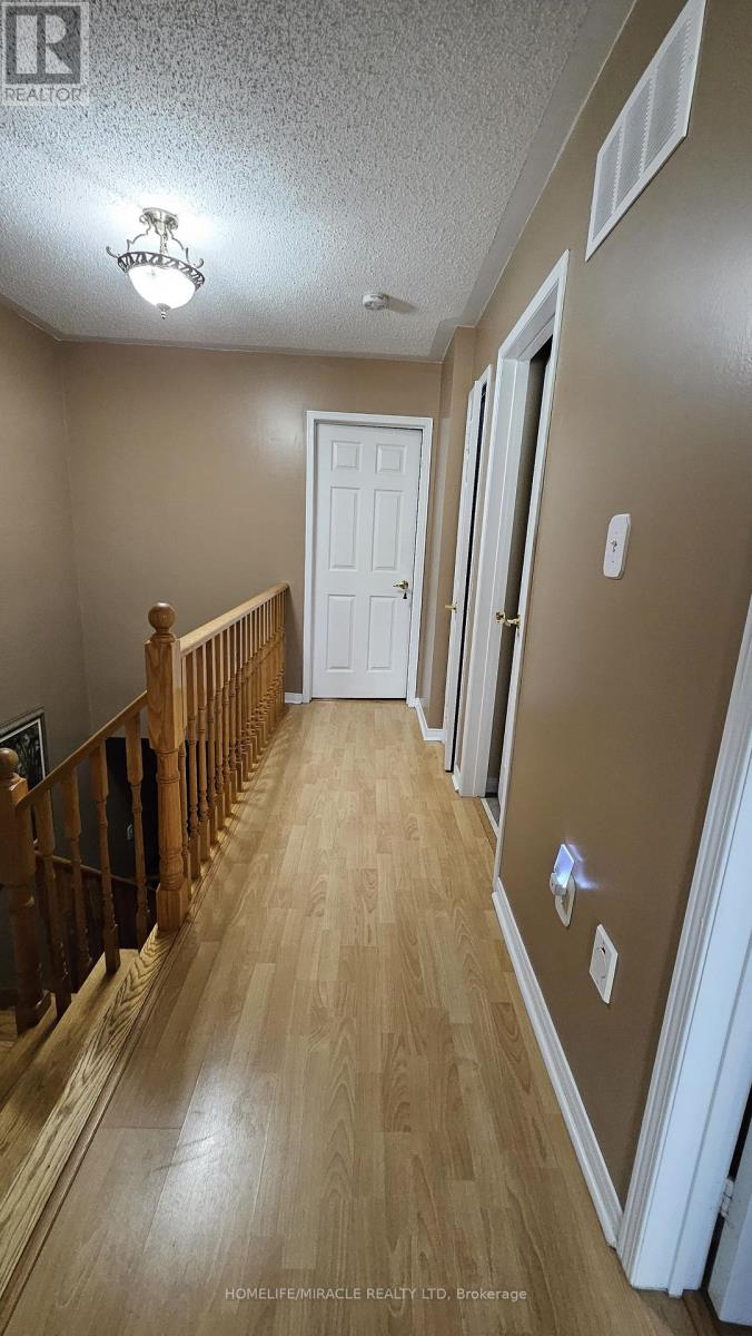 Upper - 25 Oliti Court, Toronto, Ontario  M9L 3A3 - Photo 5 - W12883450