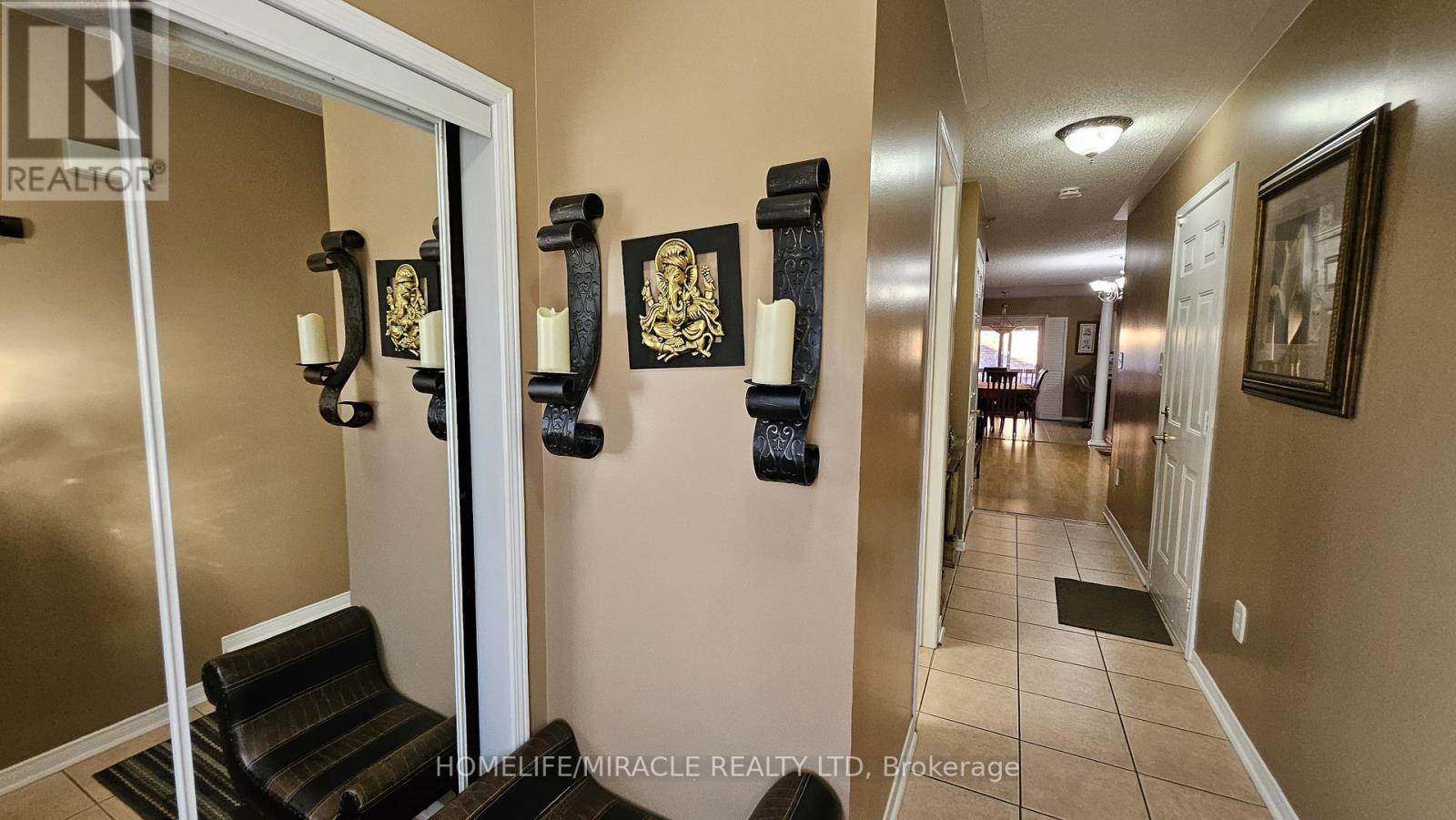 Upper - 25 Oliti Court, Toronto, Ontario  M9L 3A3 - Photo 2 - W12883450