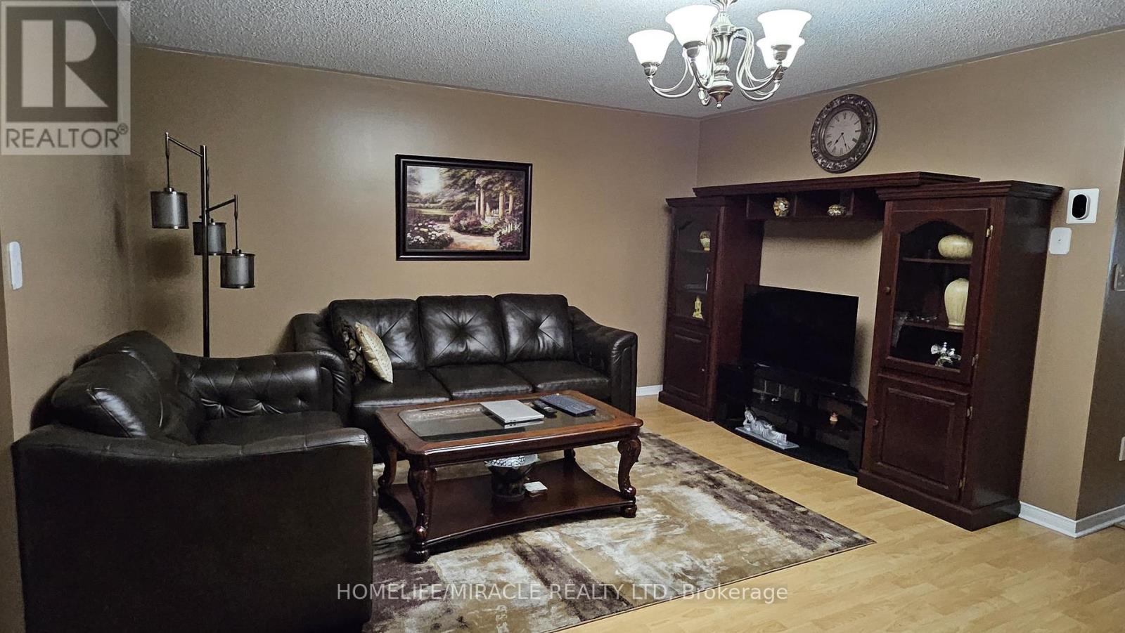 Upper - 25 Oliti Court, Toronto, Ontario  M9L 3A3 - Photo 6 - W12883450