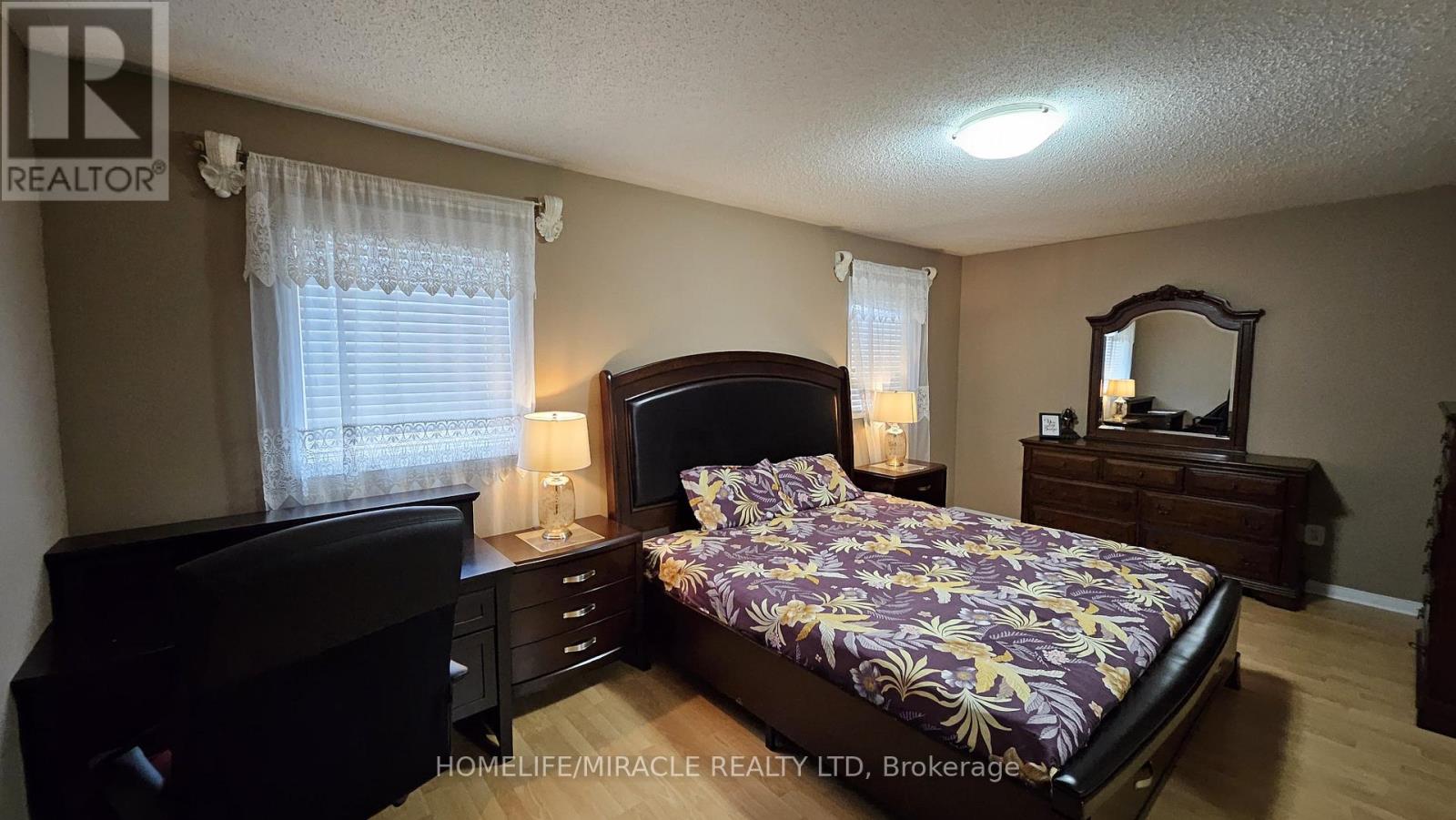 Upper - 25 Oliti Court, Toronto, Ontario  M9L 3A3 - Photo 15 - W12883450