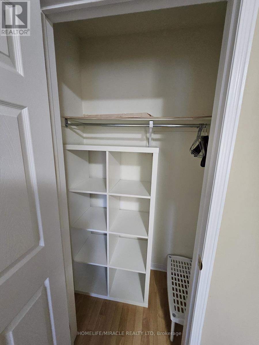 Upper - 25 Oliti Court, Toronto, Ontario  M9L 3A3 - Photo 10 - W12883450