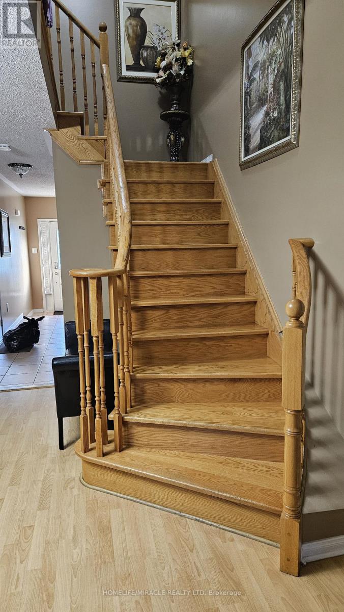 Upper - 25 Oliti Court, Toronto, Ontario  M9L 3A3 - Photo 4 - W12883450