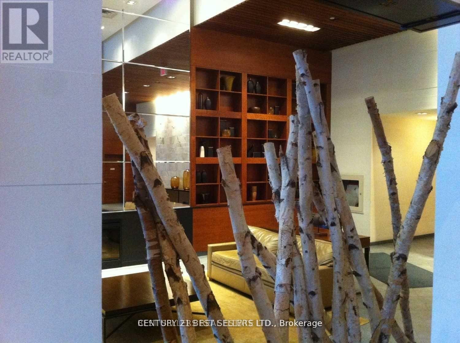 1802 - 4080 Living Arts Drive, Mississauga, Ontario  L5B 4N3 - Photo 4 - W12671768