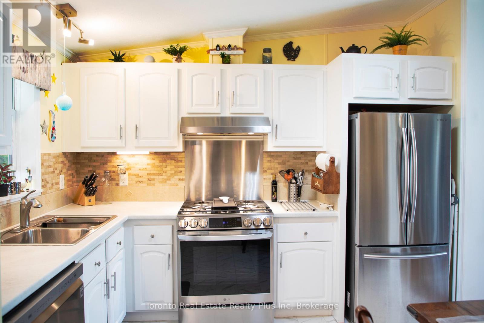 206 - 3033 Townline Road, Fort Erie, Ontario  L0S 1S0 - Photo 2 - X12883694