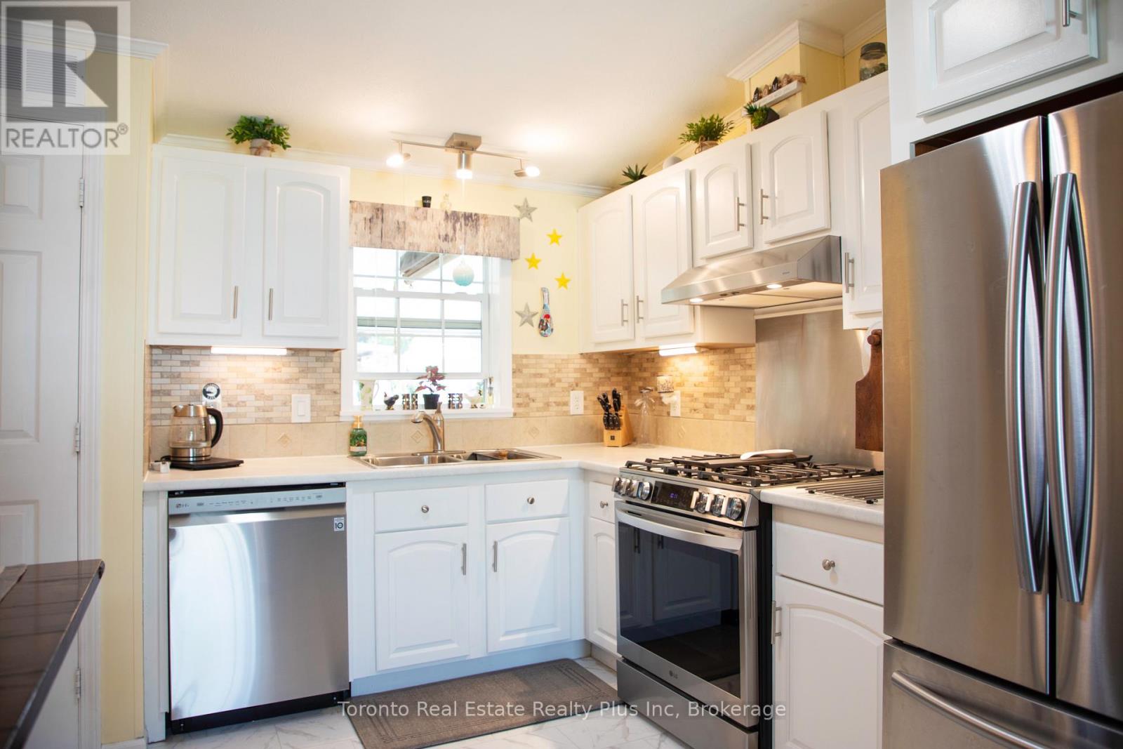 206 - 3033 Townline Road, Fort Erie, Ontario  L0S 1S0 - Photo 3 - X12883694