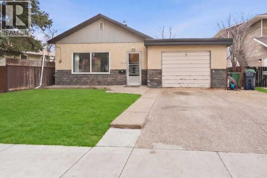 2014 13 Street N, Lethbridge, Alberta