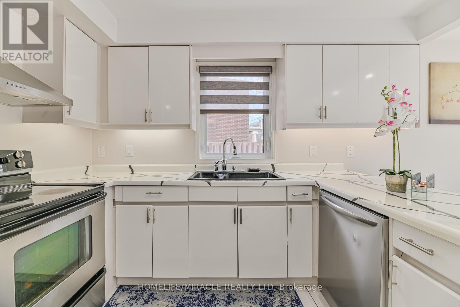 32 Plover Place, Brampton, Ontario  L6W 4C4 - Photo 17 - W12862346