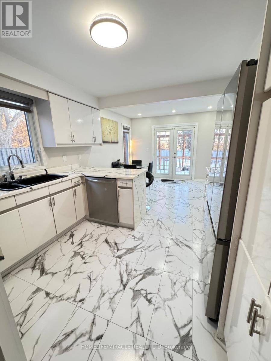 32 Plover Place, Brampton, Ontario  L6W 4C4 - Photo 13 - W12862346