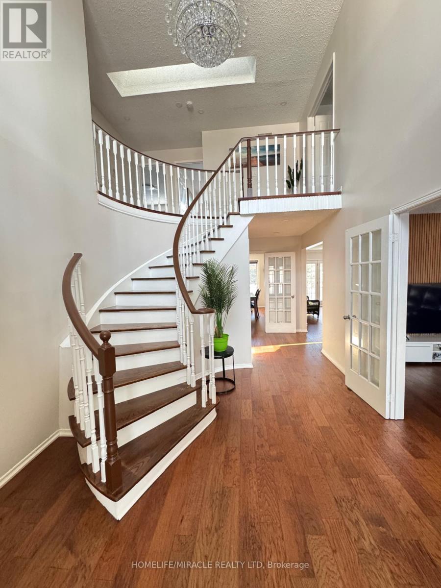 32 Plover Place, Brampton, Ontario  L6W 4C4 - Photo 6 - W12862346