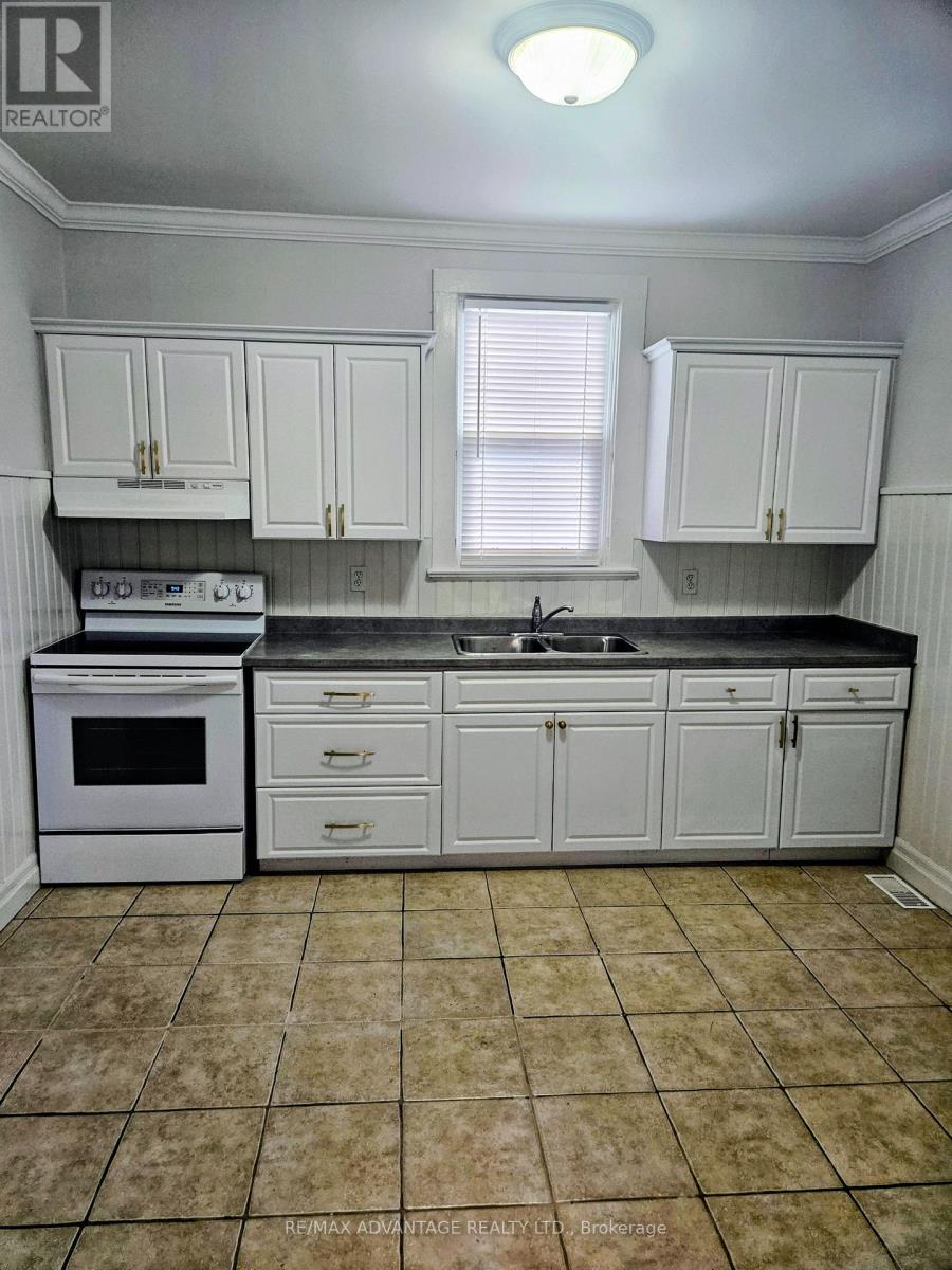 2353 Main Street, London South (South V), Ontario  N6P 1A7 - Photo 4 - X12883756