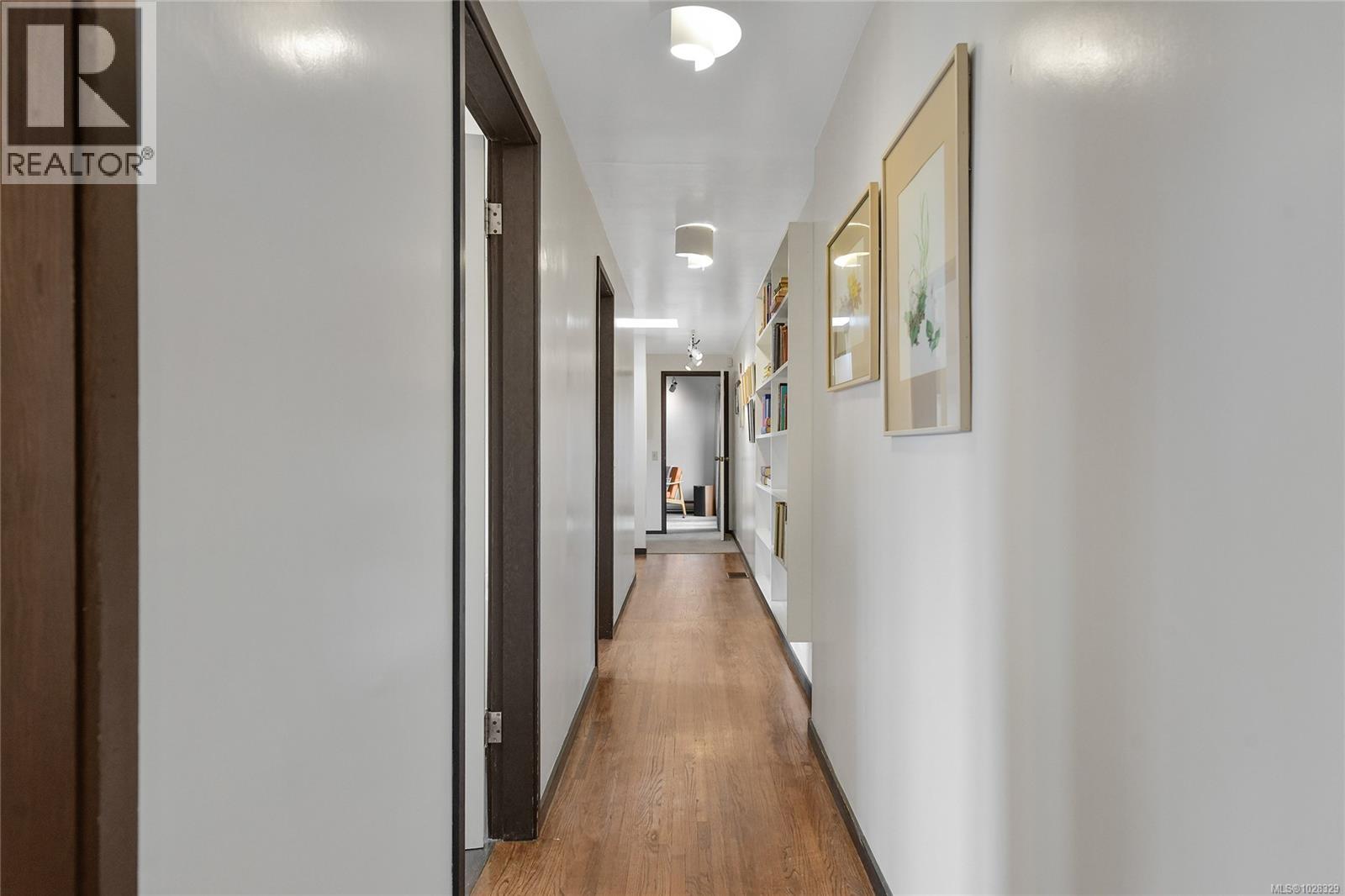 404 Henry St, Victoria, British Columbia  V9A 3J4 - Photo 14 - 1028329