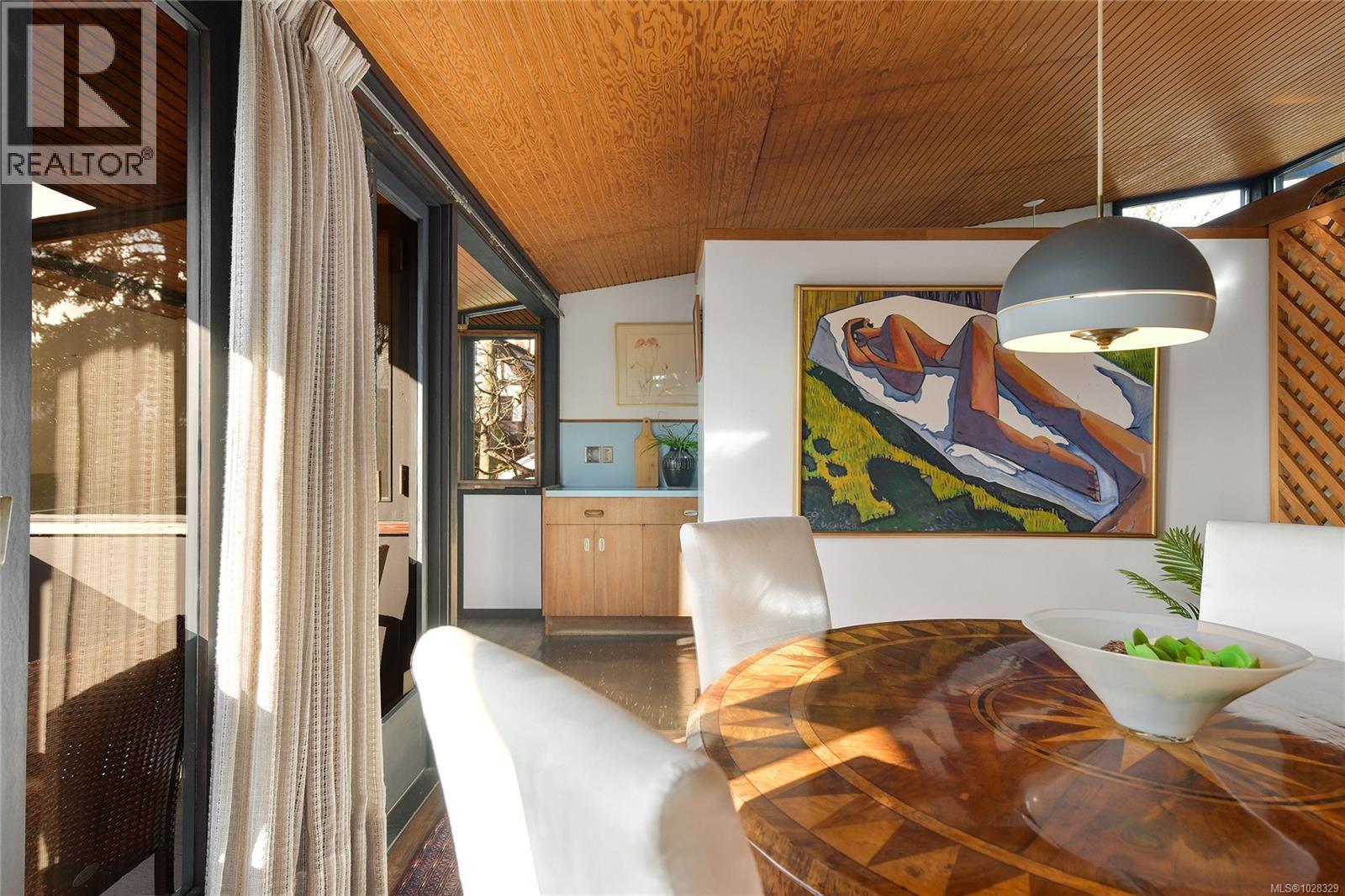 404 Henry St, Victoria, British Columbia  V9A 3J4 - Photo 10 - 1028329