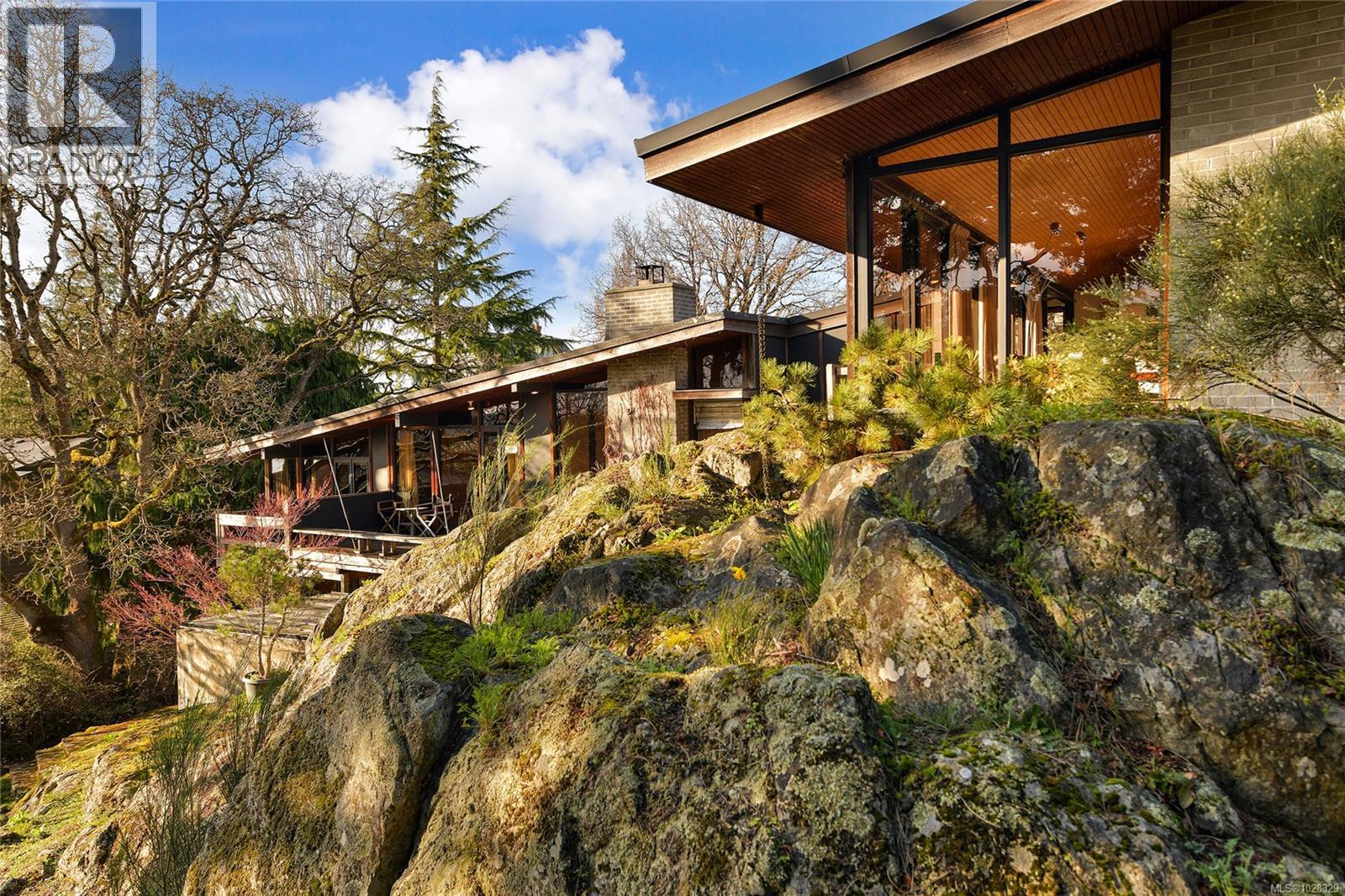 404 Henry St, Victoria, British Columbia  V9A 3J4 - Photo 33 - 1028329