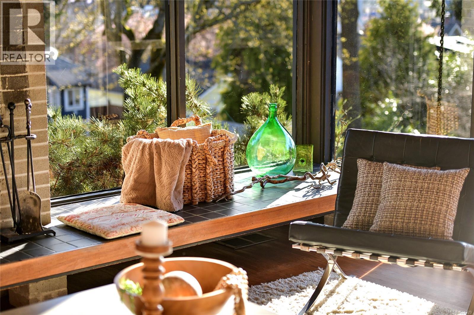 404 Henry St, Victoria, British Columbia  V9A 3J4 - Photo 7 - 1028329