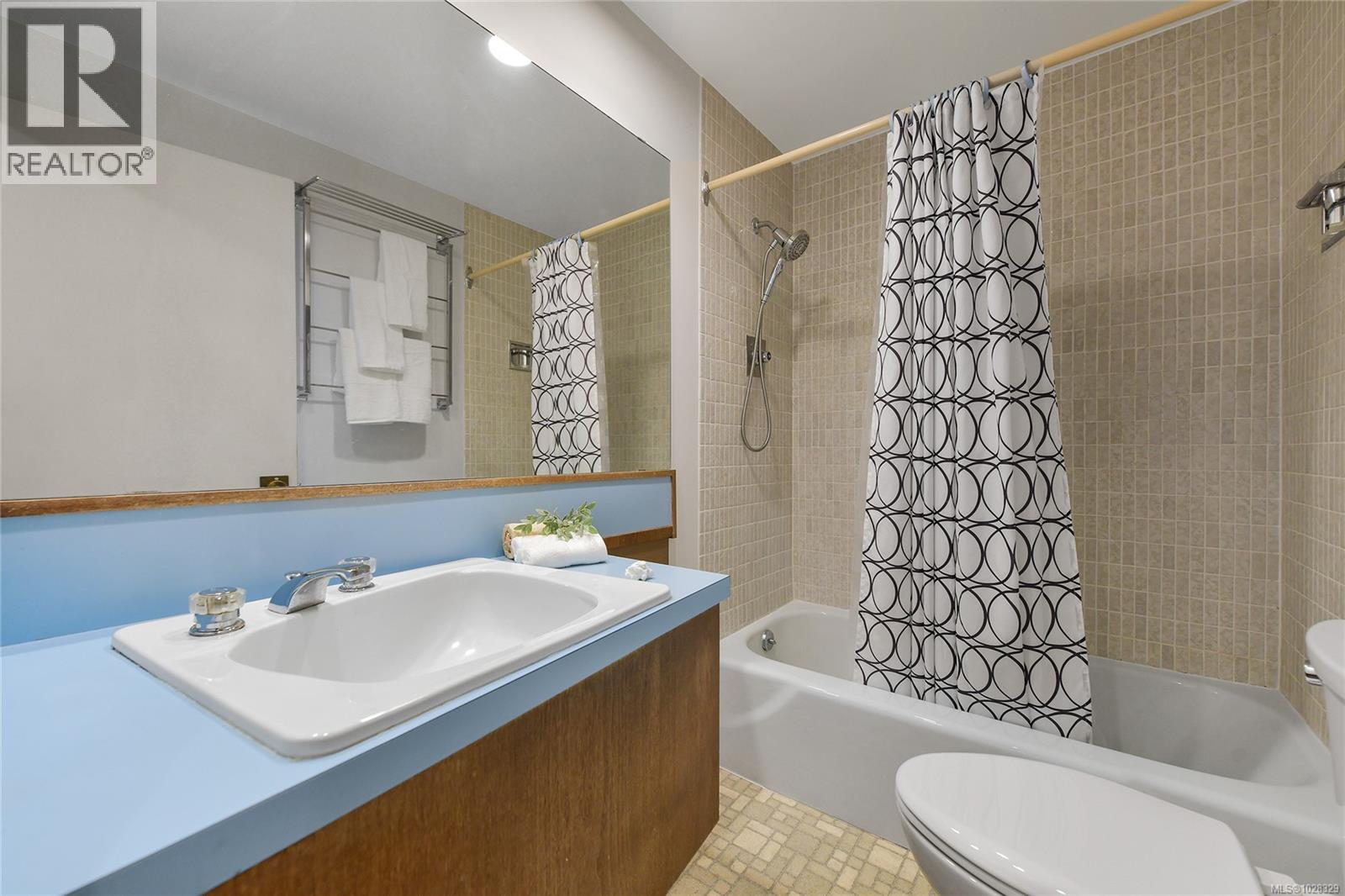 404 Henry St, Victoria, British Columbia  V9A 3J4 - Photo 24 - 1028329