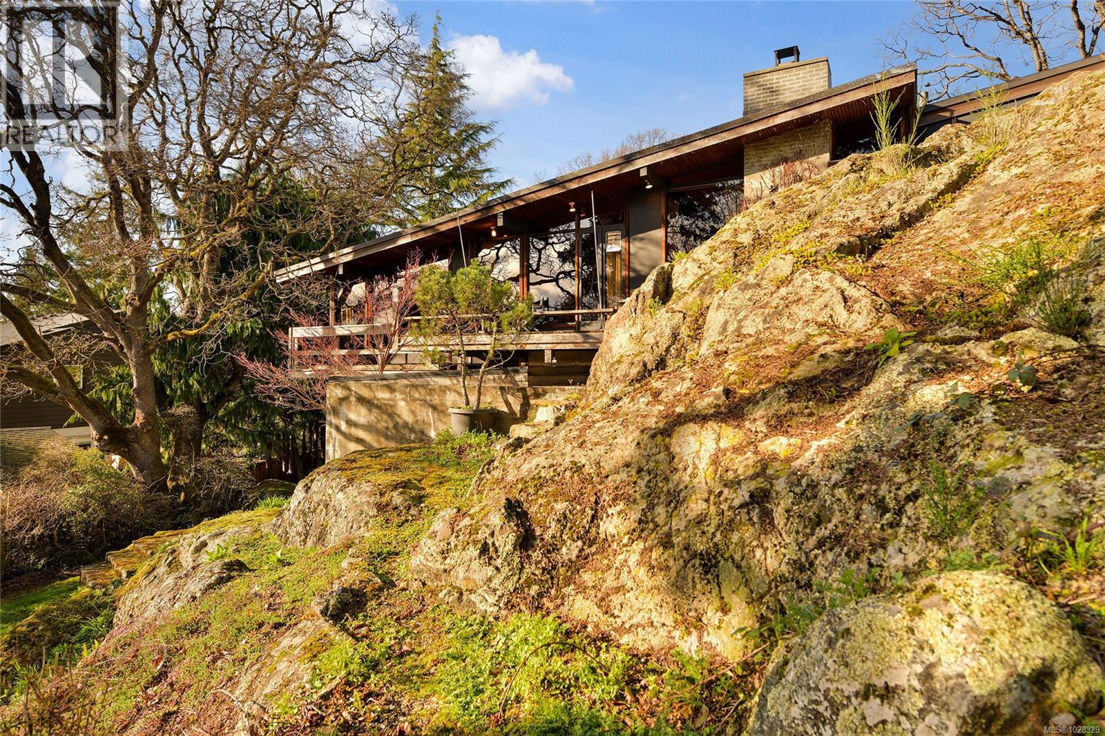 404 Henry St, Victoria, British Columbia  V9A 3J4 - Photo 32 - 1028329