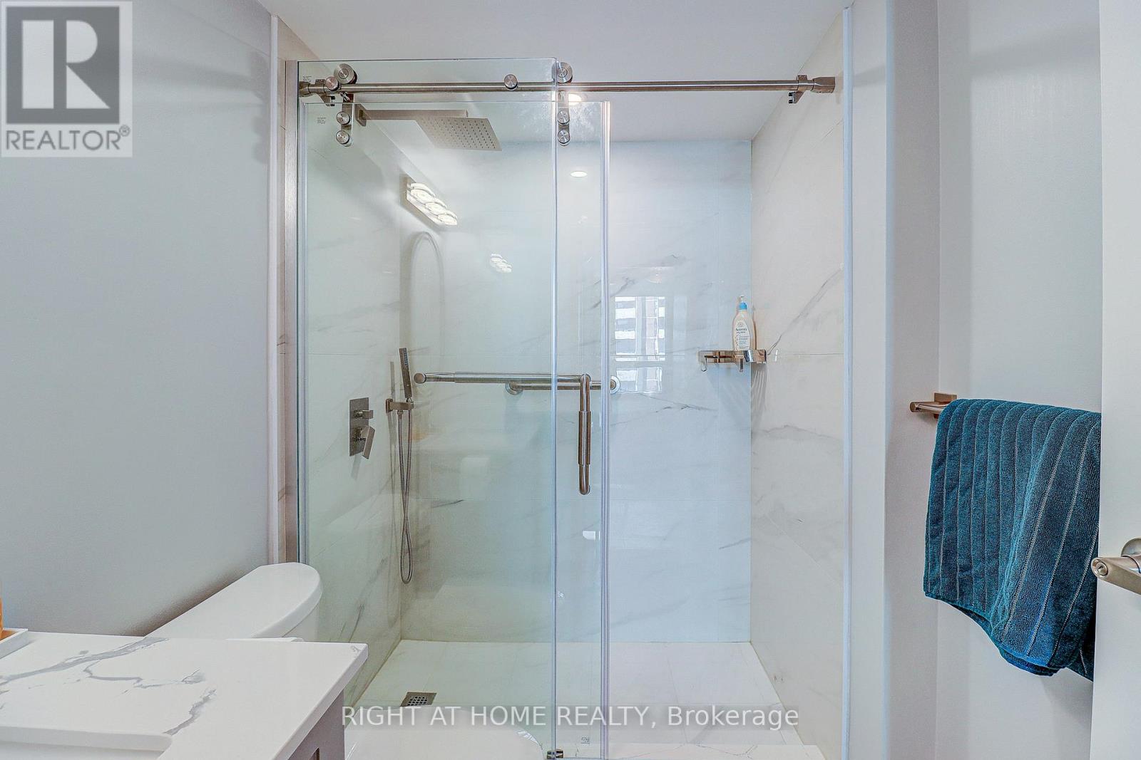 1703 - 77 Maitland Place, Toronto, Ontario  M4Y 2V6 - Photo 18 - C12883730