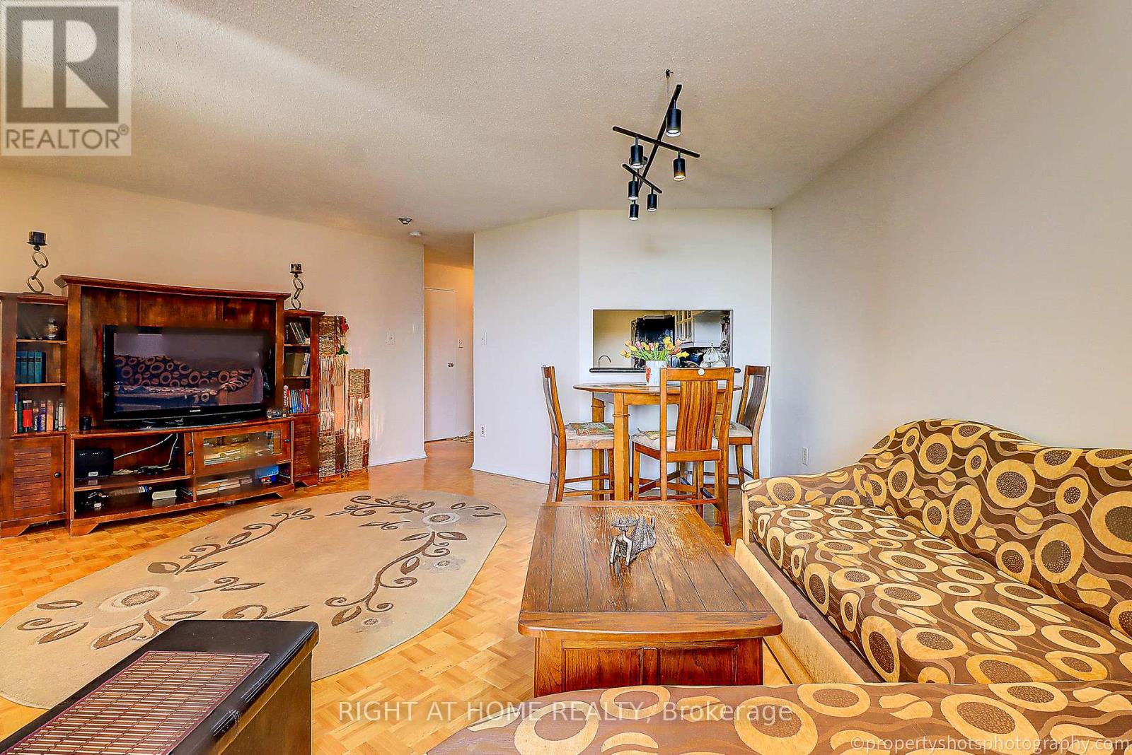 1703 - 77 Maitland Place, Toronto, Ontario  M4Y 2V6 - Photo 3 - C12883730