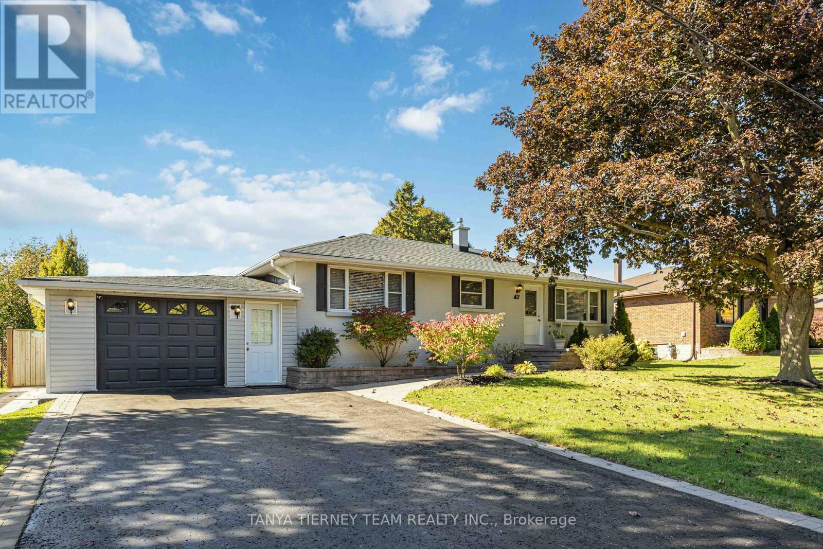 14 FERGUSON AVENUE, Whitby, Ontario