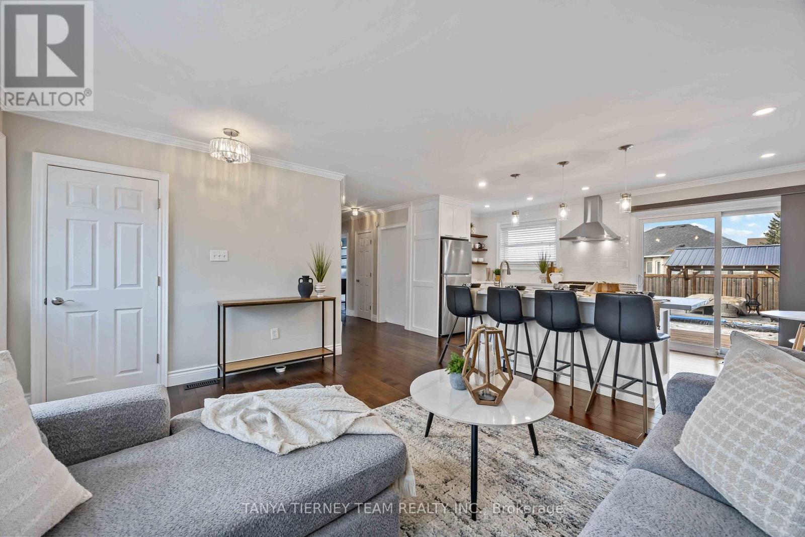 14 Ferguson Avenue, Whitby, Ontario  L0B 1C0 - Photo 10 - E12883736