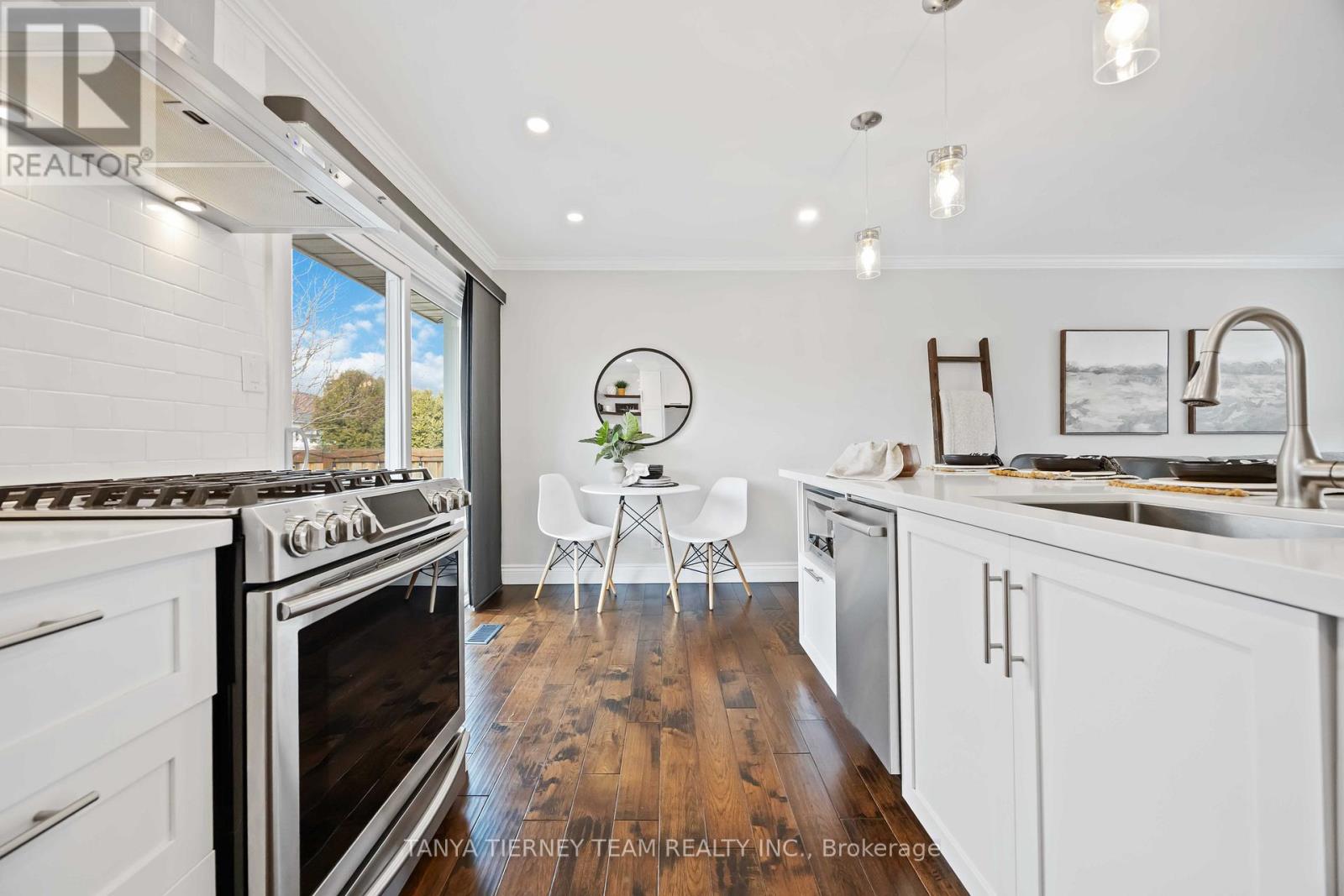 14 Ferguson Avenue, Whitby, Ontario  L0B 1C0 - Photo 17 - E12883736