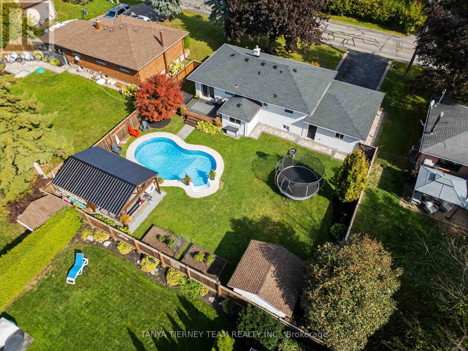 14 Ferguson Avenue, Whitby, Ontario  L0B 1C0 - Photo 2 - E12883736