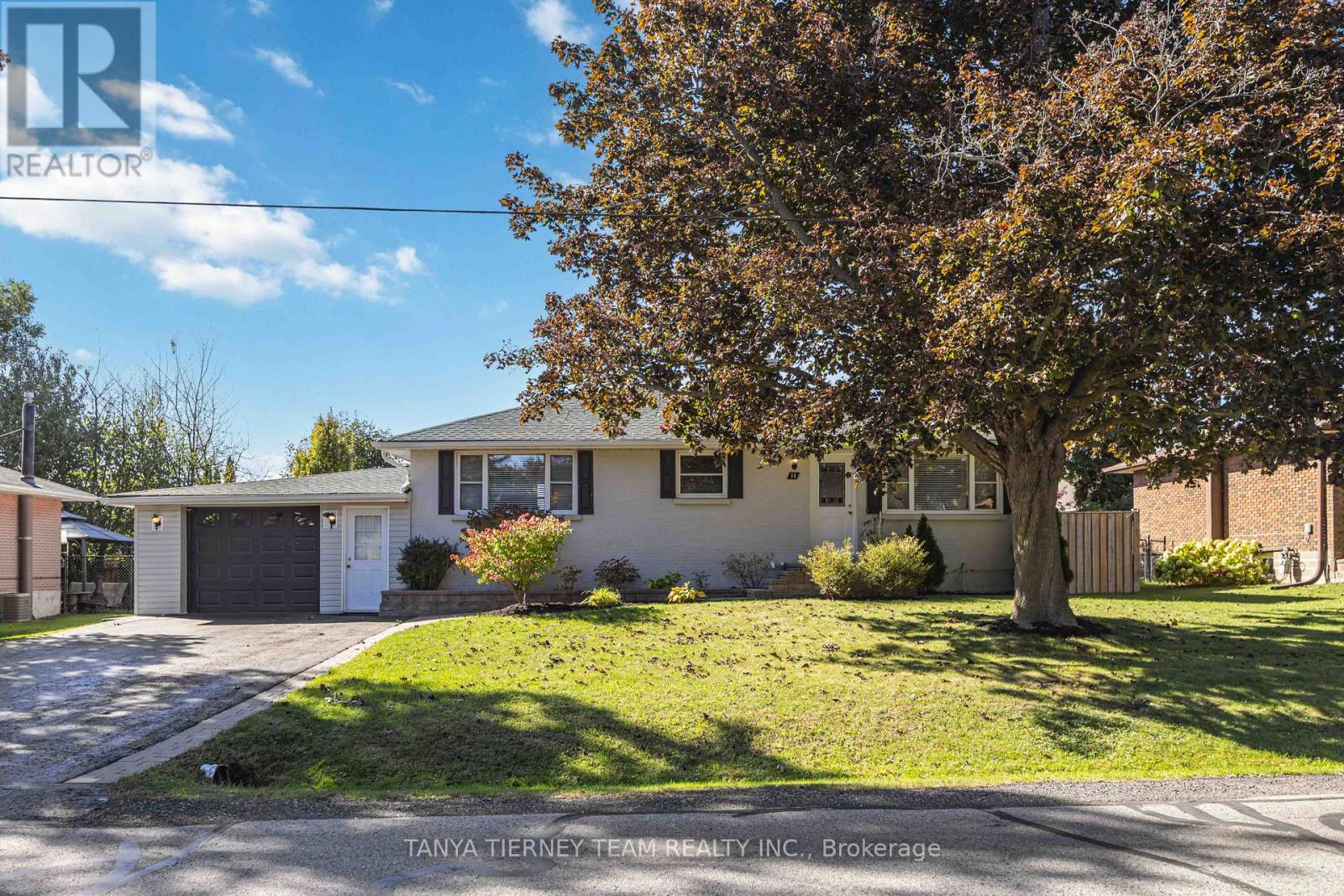 14 Ferguson Avenue, Whitby, Ontario  L0B 1C0 - Photo 3 - E12883736