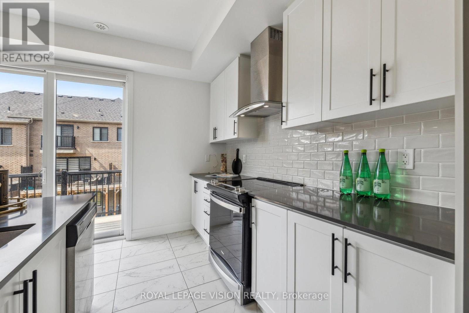 38 Elkington Crescent, Whitby, Ontario L1P 0L7 - Photo 10 - E12883752