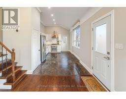 9 BENSHIRE DRIVE, Toronto, Ontario