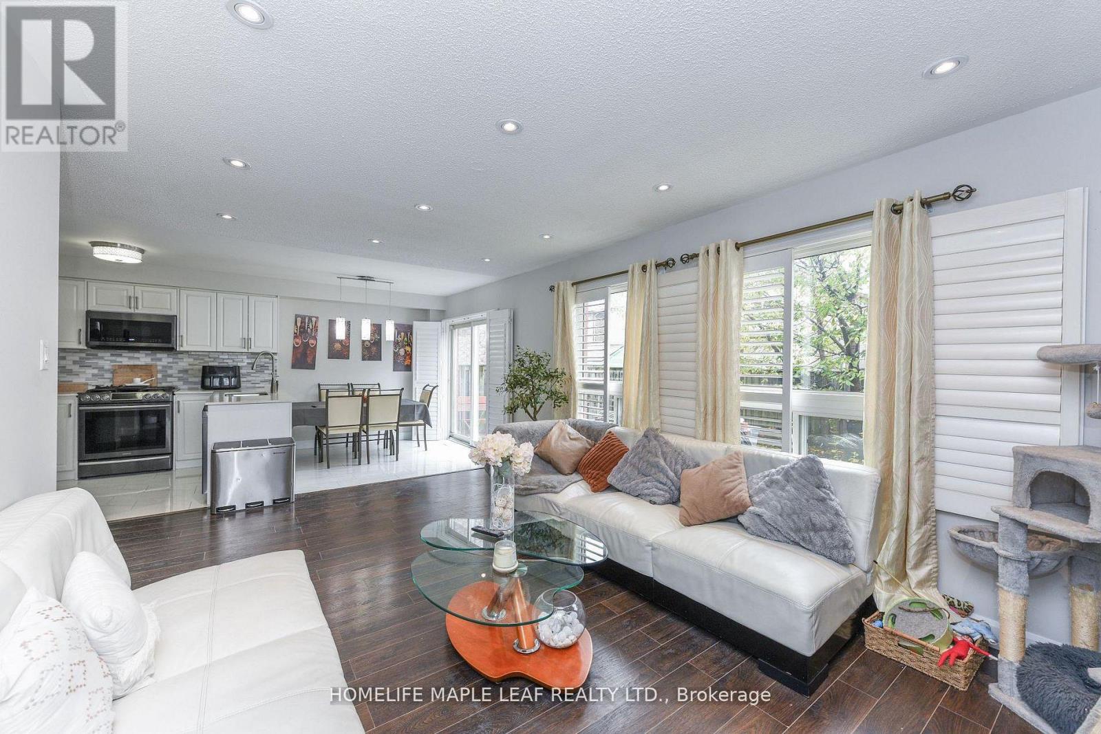 250 Brisdale Drive, Brampton, Ontario  L7A 2T3 - Photo 2 - W12866274