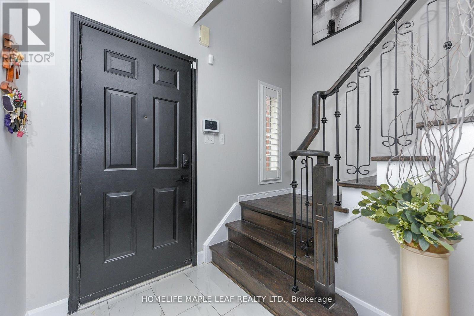 250 Brisdale Drive, Brampton, Ontario  L7A 2T3 - Photo 8 - W12866274