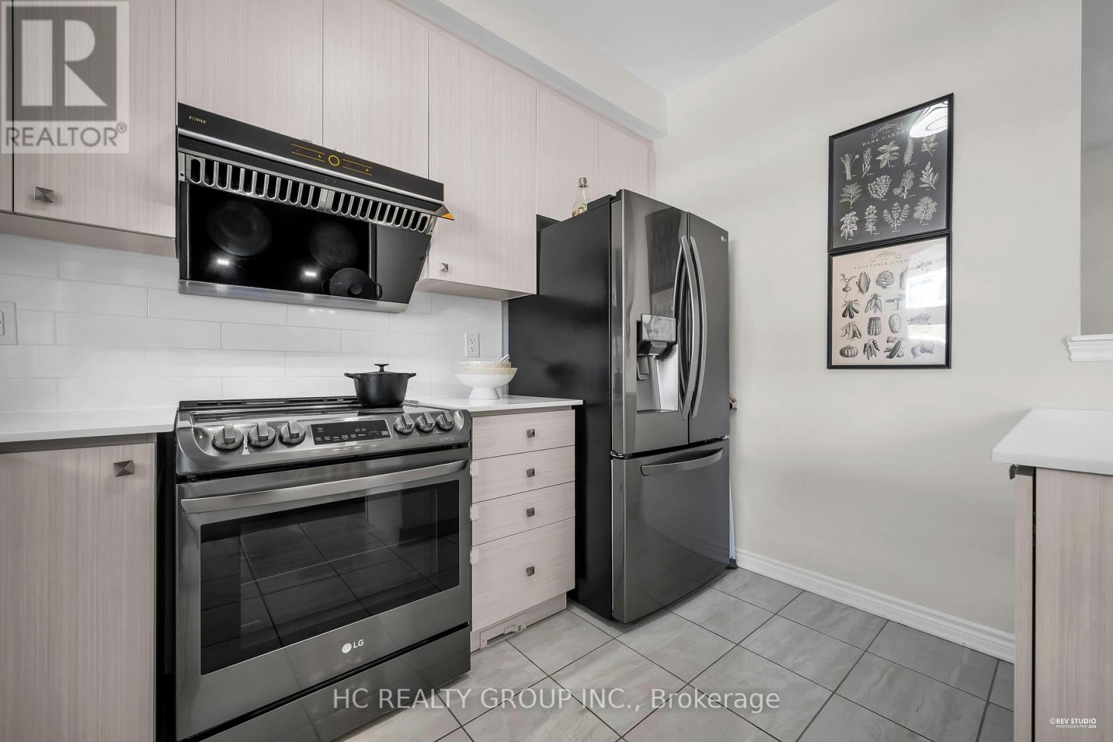 64 Chicago Lane, Markham, Ontario  L6E 0V6 - Photo 11 - N12883766