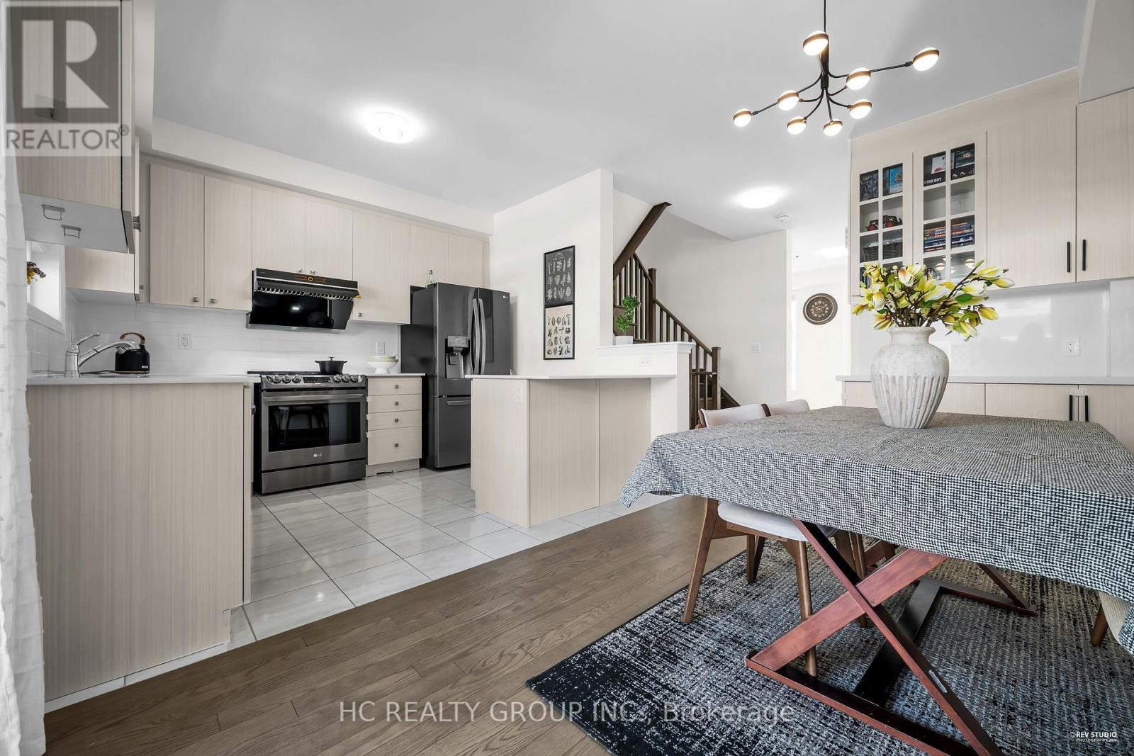 64 Chicago Lane, Markham, Ontario  L6E 0V6 - Photo 8 - N12883766