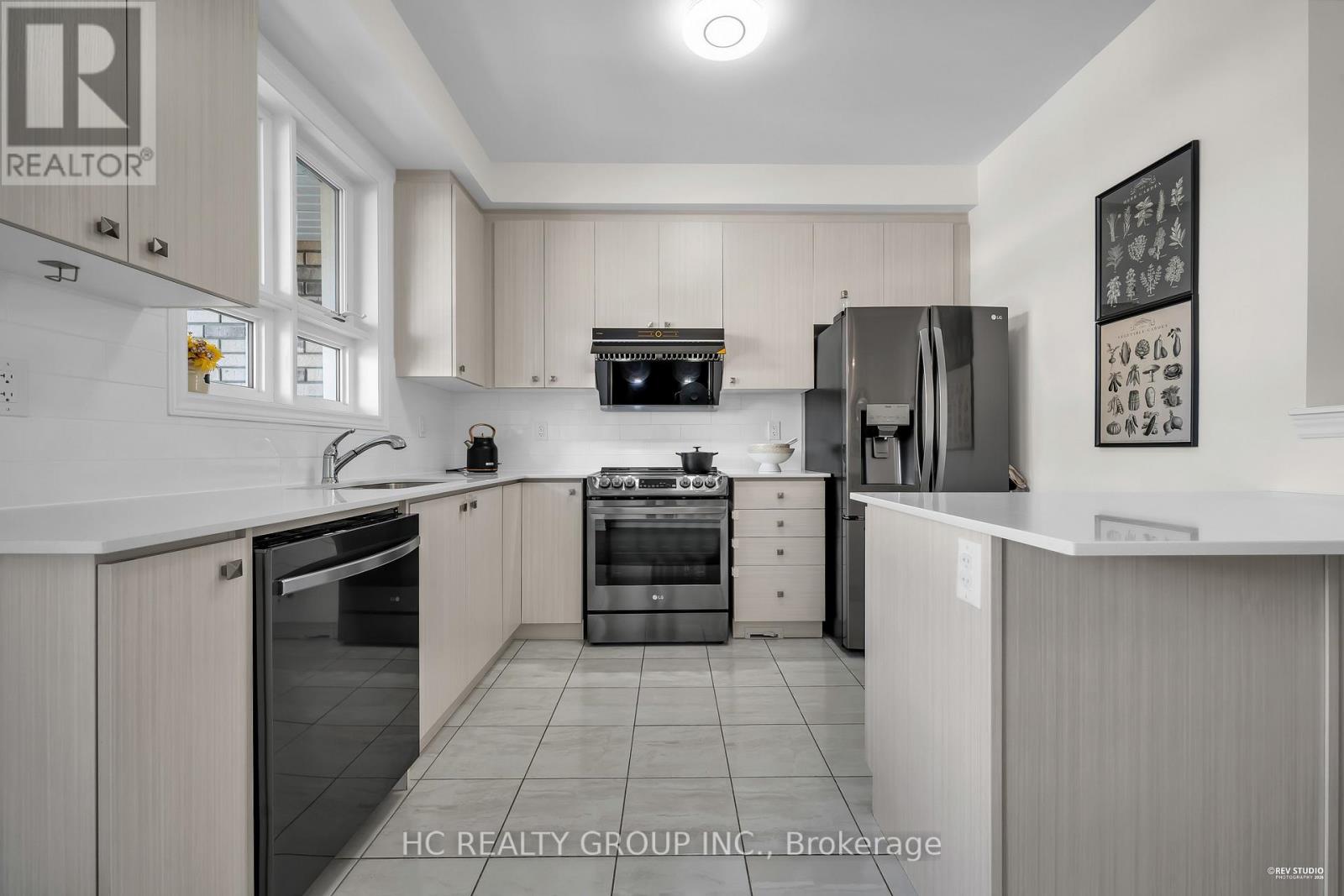 64 Chicago Lane, Markham, Ontario  L6E 0V6 - Photo 9 - N12883766