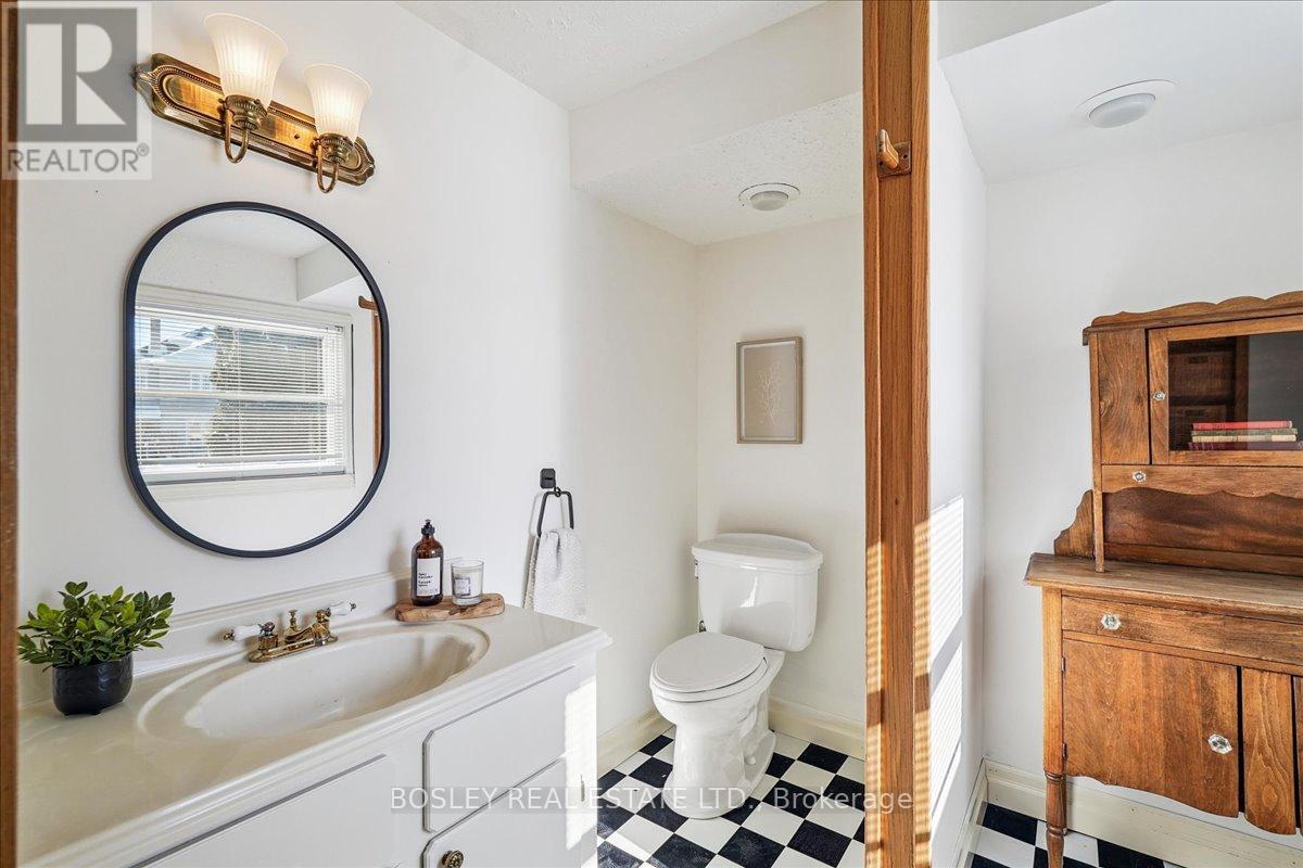 42 Royal Road, Aurora, Ontario  L4G 1A9 - Photo 18 - N12883776