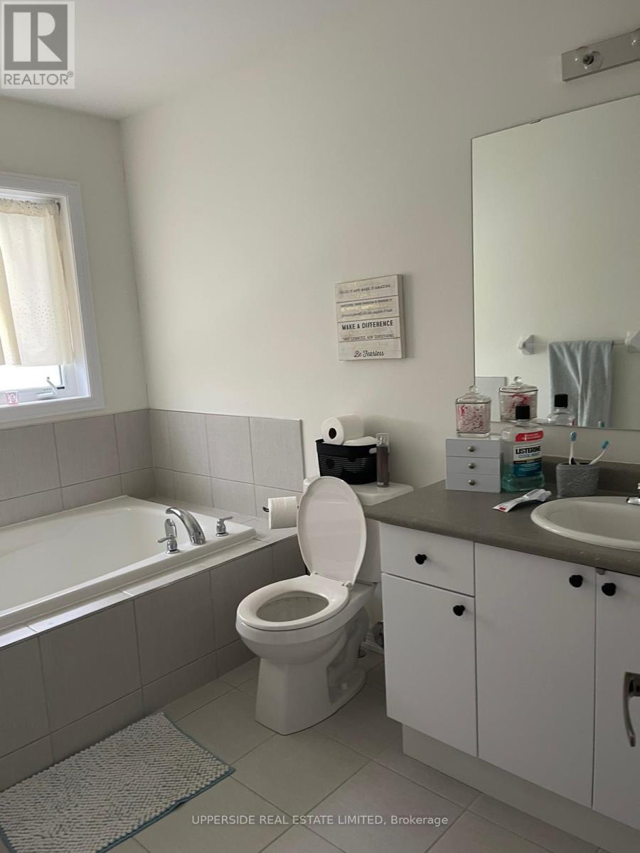 32 Greenwood Drive, Essa, Ontario  L0M 1B4 - Photo 11 - N12883794