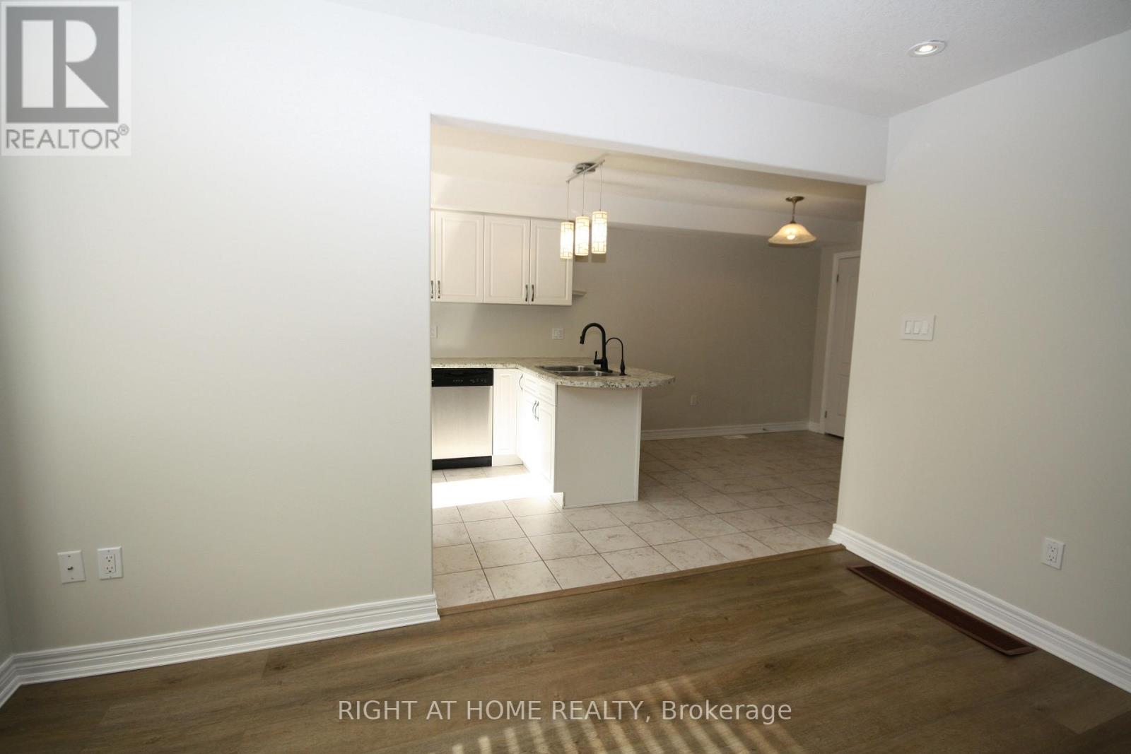 1039 Cook Drive, Midland, Ontario  L4R 0E4 - Photo 10 - S12883760