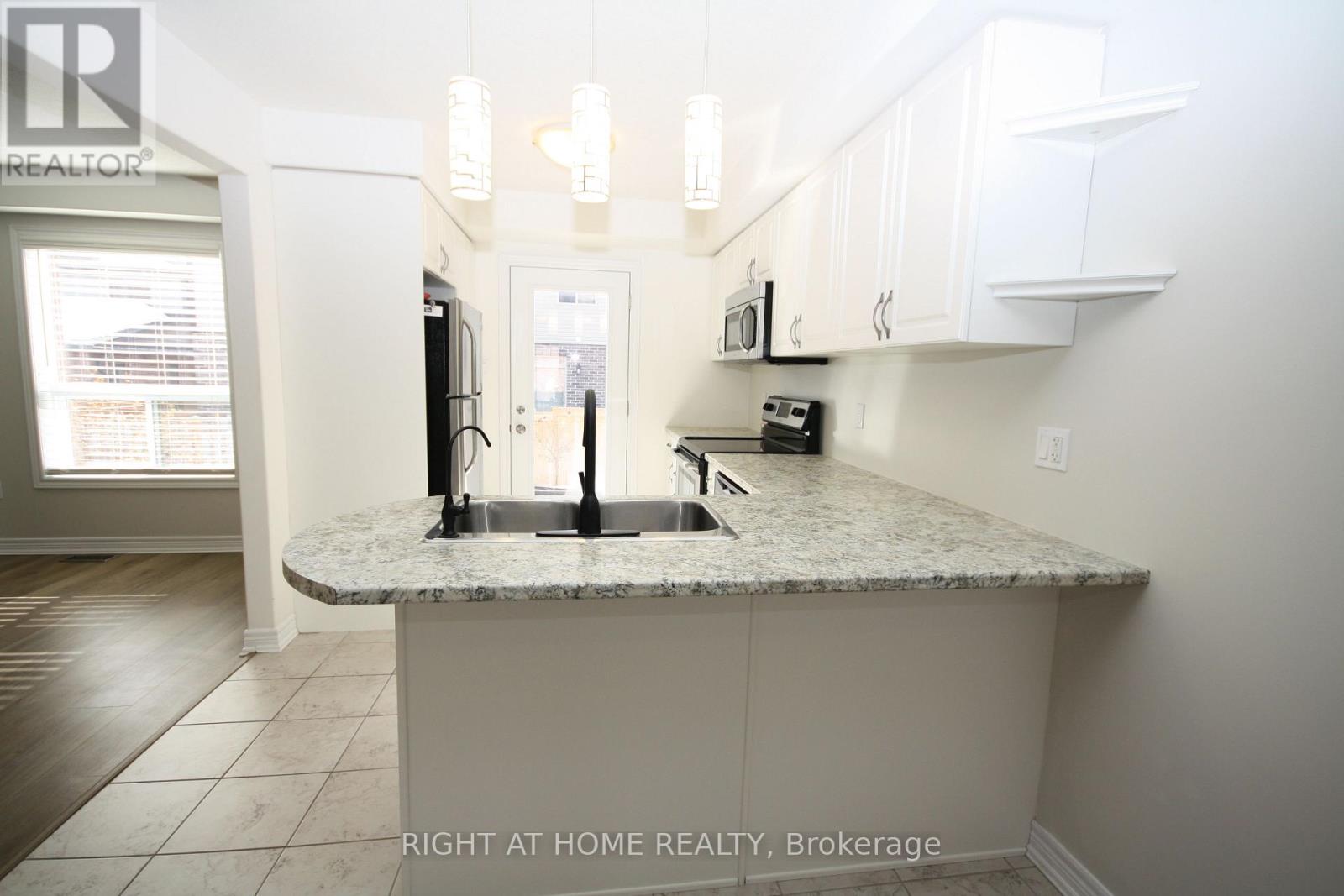 1039 Cook Drive, Midland, Ontario  L4R 0E4 - Photo 8 - S12883760