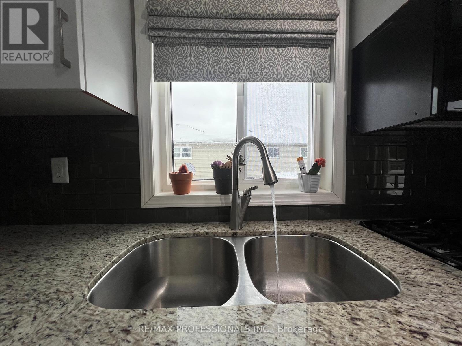 56 Beacon Road, Barrie, Ontario  L4N 9J8 - Photo 13 - S12883786