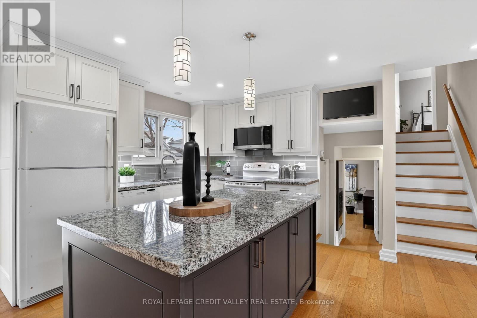 41 Staveley Crescent, Brampton, Ontario  L6W 2S1 - Photo 18 - W12880886