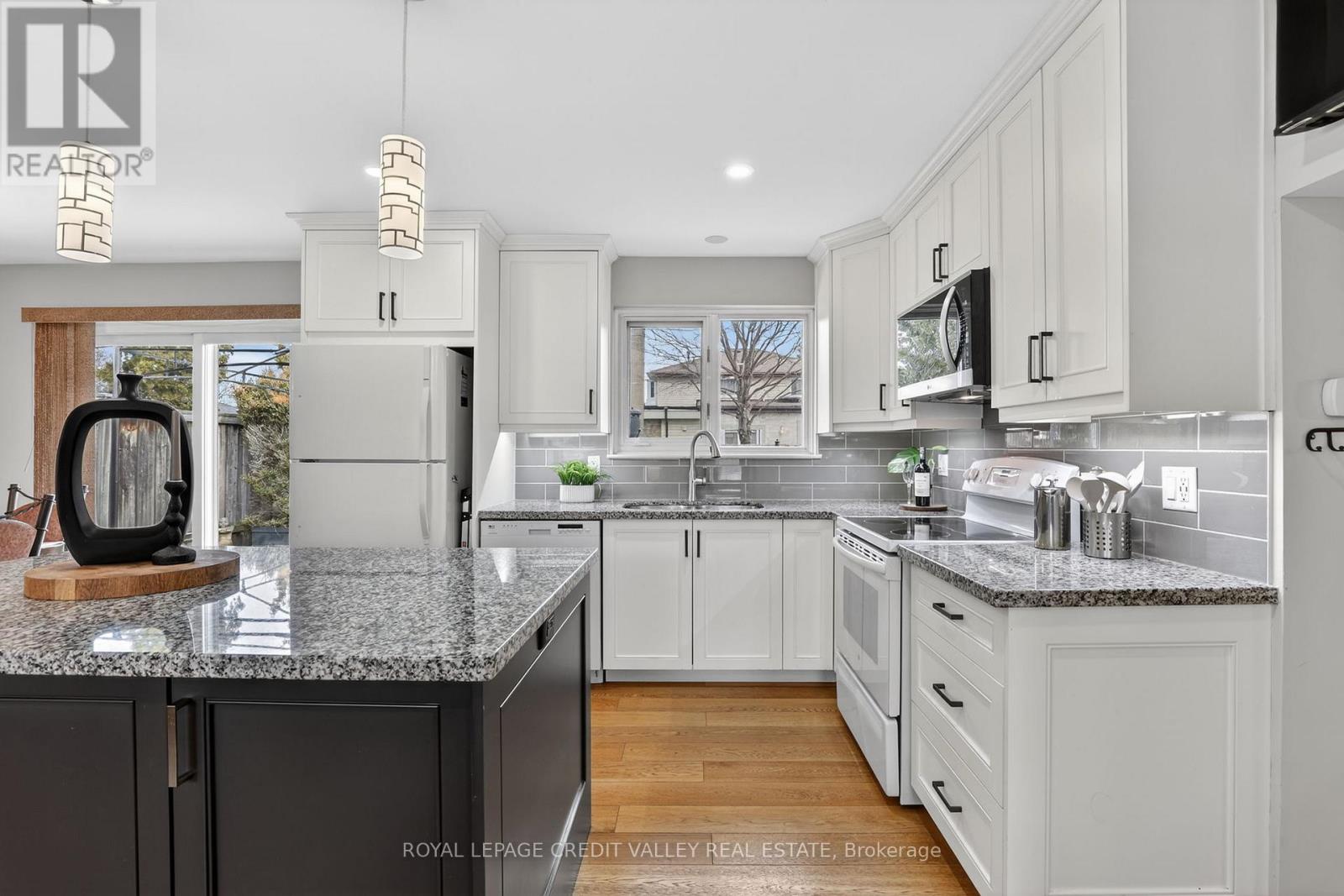 41 Staveley Crescent, Brampton, Ontario  L6W 2S1 - Photo 19 - W12880886