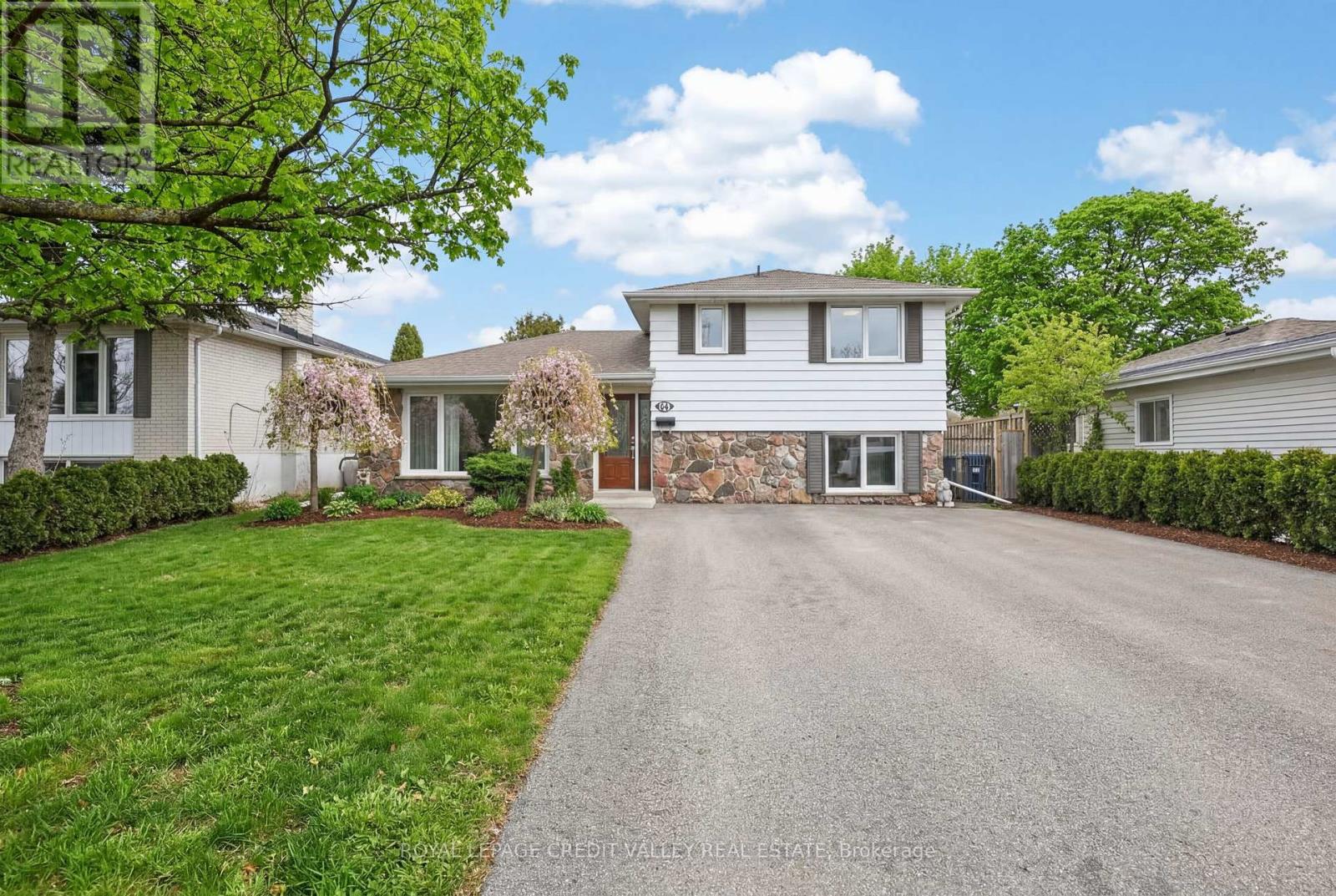 41 Staveley Crescent, Brampton, Ontario  L6W 2S1 - Photo 2 - W12880886