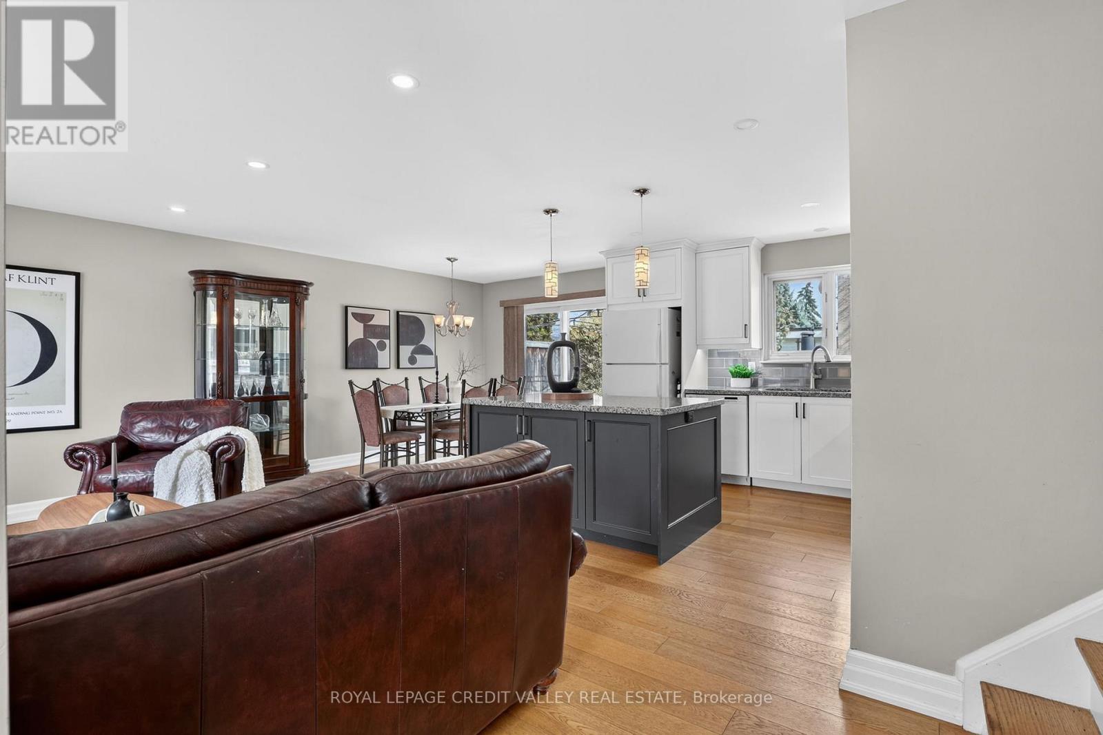 41 Staveley Crescent, Brampton, Ontario  L6W 2S1 - Photo 7 - W12880886